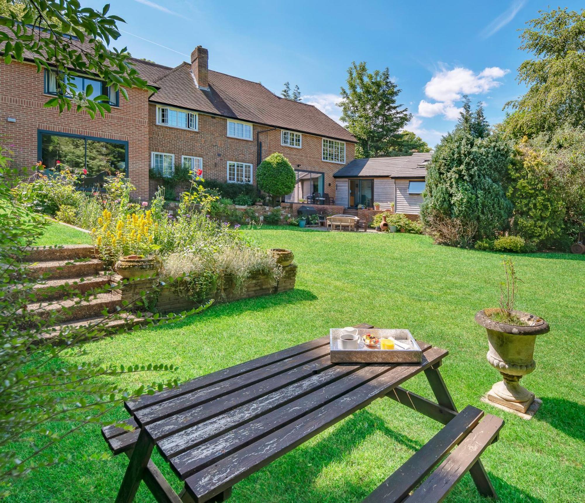 Hotel Westleigh Ashtead Exterior foto